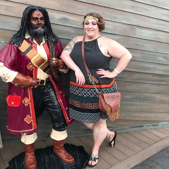 Meet your Posher, Tori - Picture 5 of 8